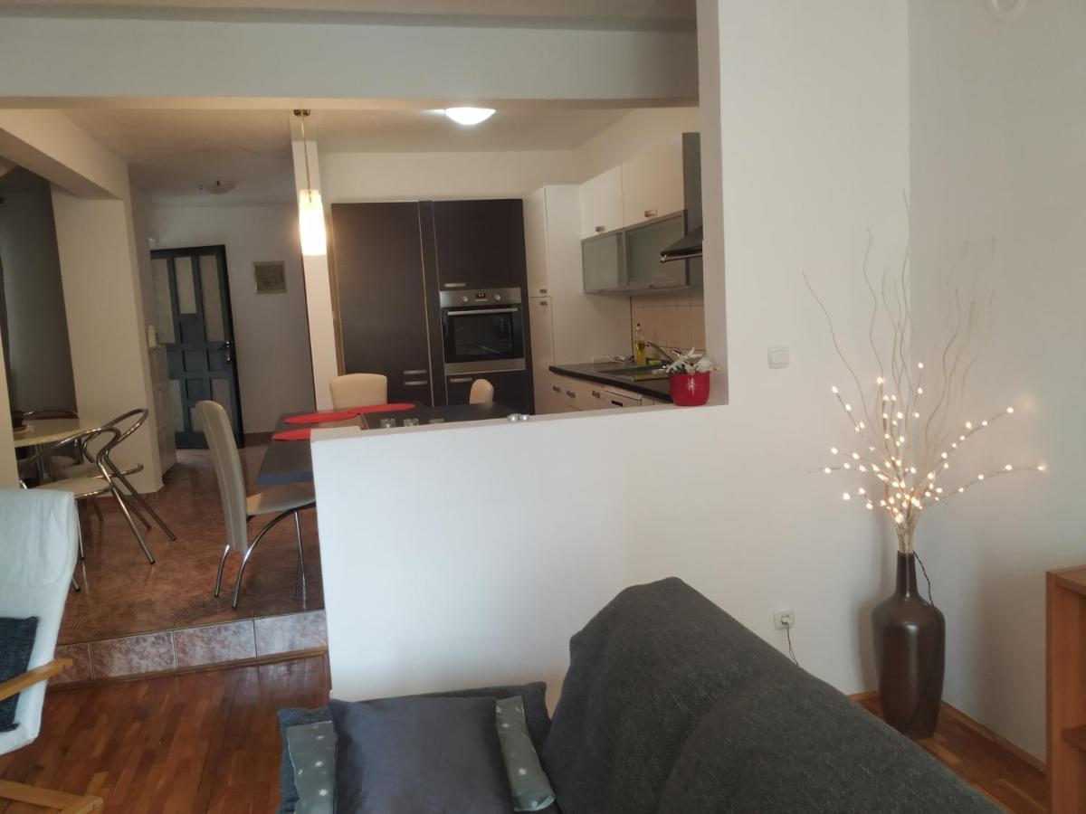 Apartmani Deleut Novi Vinodolski Exterior foto