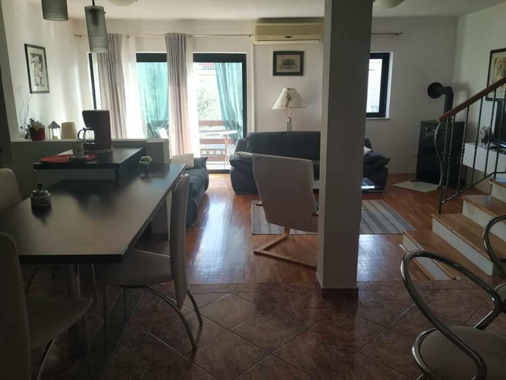 Apartmani Deleut Novi Vinodolski Exterior foto